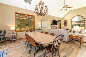 Large Dining area -- table can accommodate 8 comfortably with additional seating at the breakfast bar and additional chairs for the dining table.