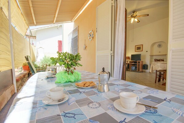 Outdoor dining