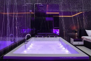 Private spa tub