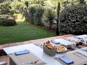 Outdoor dining