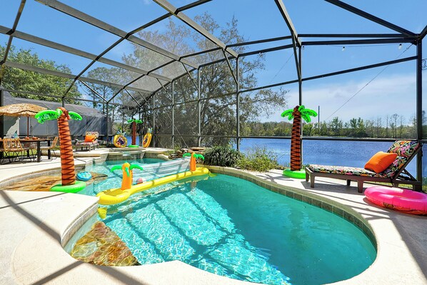 Heated pool & spa in a screened enclosed lanai