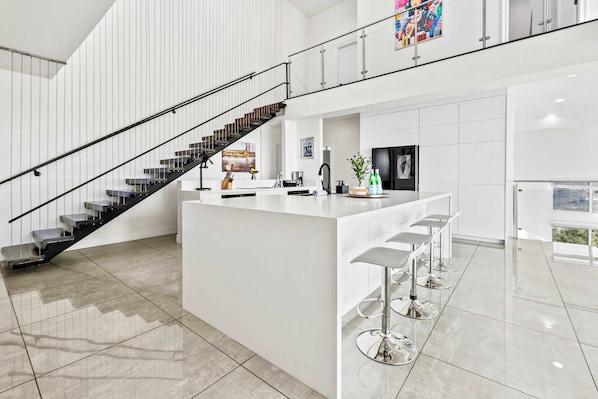 Spacious Luxury Home with Sleek Kitchen, Elegant Staircase, High Ceilings, and Stunning Views – Perfect for a Stylish Getaway, Family Retreat, or Business Stay in a Prime Location!
