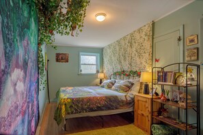 Enchanted Forest Room with King-sized bed