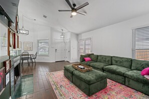 Living room living towards the entry
