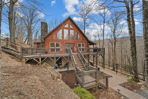 Authentic Log Cabin Between Boone and West Jefferson