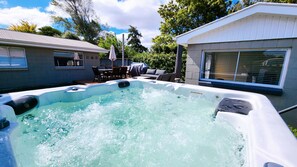 spa pool for 6 people