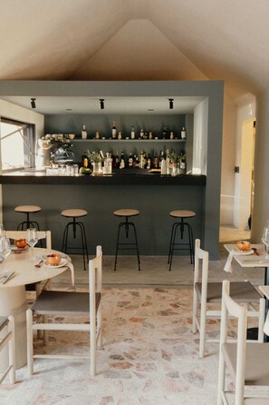 Restaurant / Bar