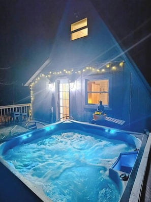 Indulge yourself in the glittering & bubbling spa with great privacy in our back deck