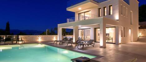 Building Exterior, Outdoor, Pool