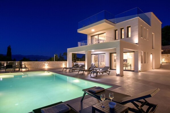 Building Exterior, Outdoor, Pool