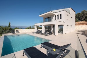 Building Exterior, Outdoor, Pool