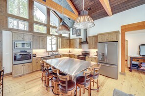 Kitchen | Dual Drip/Pod Coffee Maker | 1st Floor