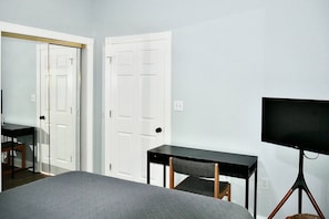 Second bedroom with Desk & Smart TV!