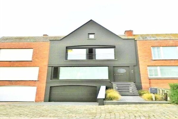 Außenseite Ferienhaus [Sommer]