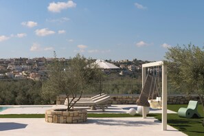 A picture-perfect setting for cherished moments with your loved ones.