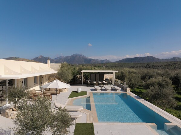 Idunu Villa – Reconnect with nature & indulge in pure luxury.
