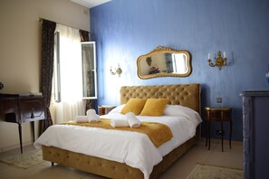 A Beautiful Spacious Room with King Bed - The Coastal Pearl