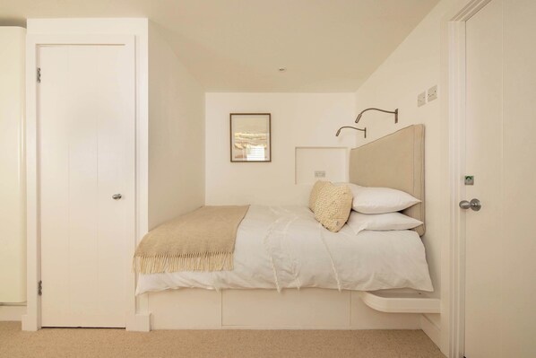 King size bed - Bedroom