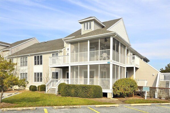 ,Front Elevation,