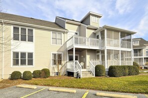,Front Elevation,
