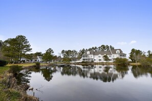 ,Pond View,