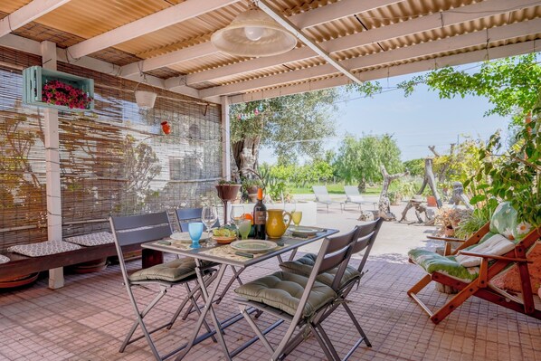 Outdoor dining