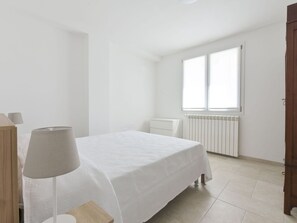 Flooring, Interior Design, Floor, Wood, Furniture, Bedroom, Room, Bed, Ceiling, Apartment