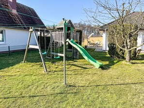 Équipement Extérieur Play, Toboggan, Chute, Jardin, Pelouse, Ombre, Cour, Arrière-Cour, Parc, Aménagement Paysager