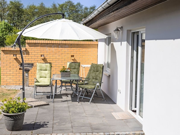 Furniture, Umbrella, Outdoor Furniture, Chair, Outdoor Table, Shade, Flowerpot, Patio, Garden, Houseplant