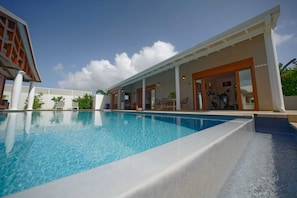 Vue sur piscine