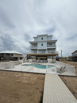A new construction located in the heart of Gulf Shores