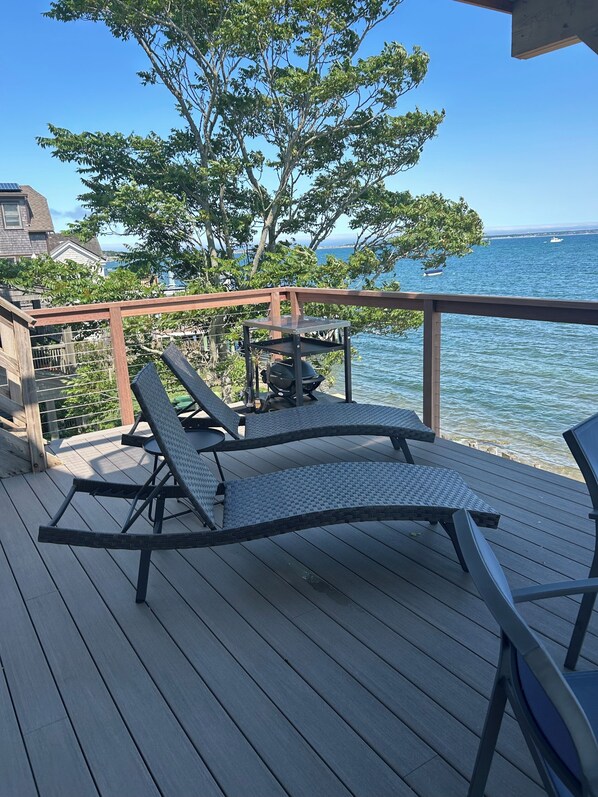 RELAX IN THE SUN ON THIS SPACIOUS DECK!