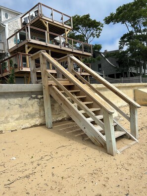 PRIVATE STAIRCASE FROM COMMON BEACHFRONT COURTYARD TO PUBLIC BEACH AREA