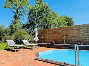 Piscine et solarium