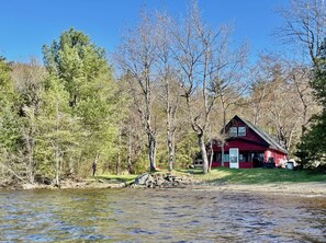 Enjoy the private beach front with 2 kayaks and assorted life jackets