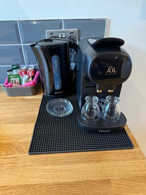 Kaffee und/oder Kaffeemaschine