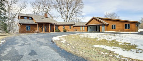 Menasha Vacation Rental | 4BR | 2.5BA | 2,760 Sq Ft | Steps to Enter