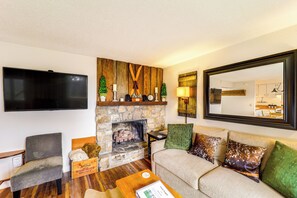 Living Room | Smart TV | Fireplace | Queen Sleeper Sofa | Single-Story Unit