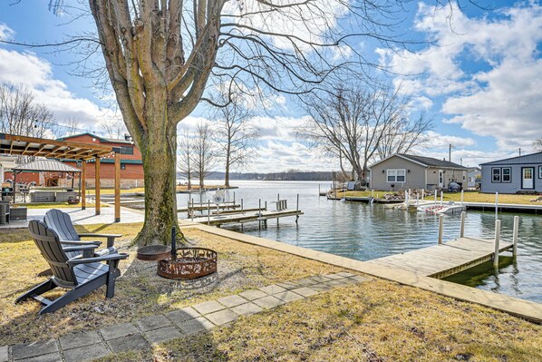 Pierceton Vacation Rental | 2BR | 1BA | 2 Steps to Enter | 672 Sq Ft
