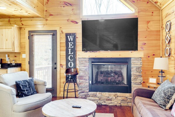 Gatlinburg Vacation Rental | 3BR | 3.5BA | 4 Steps Required | 1,500 Sq Ft