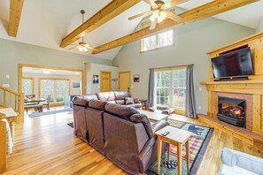 Living Room | Full Sleeper Sofa | Gas Fireplace | Smart TV | Main Level