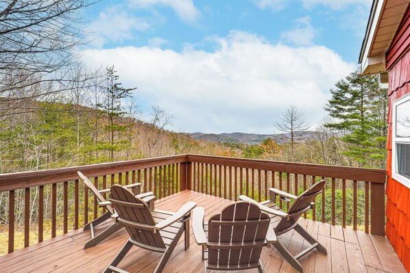 Purlear Vacation Rental | 1BR | 1BA | 1,525 Sq Ft | 6 Steps Required