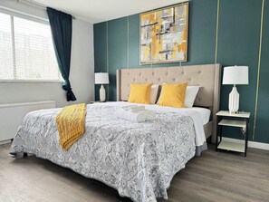 407's Master Room
