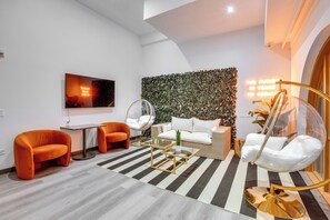 Indigo Residence Apartments | Community Amenities | Study Lounge