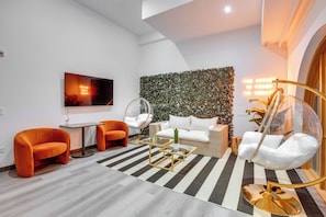Indigo Residence Apartments | Community Amenities | Study Lounge