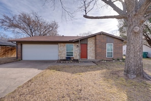 Home Exterior | Single-Story Home