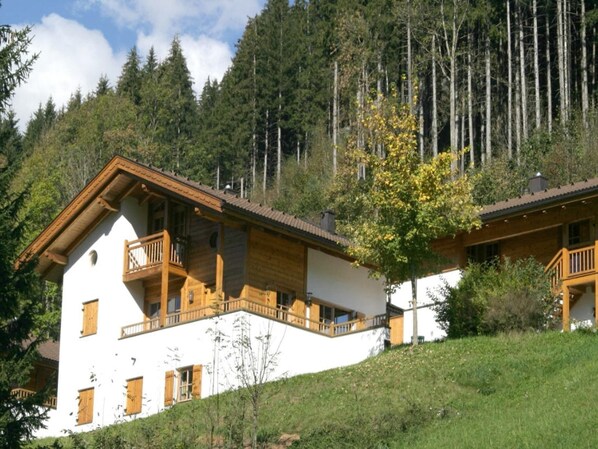 Außenseite Ferienhaus [Sommer]