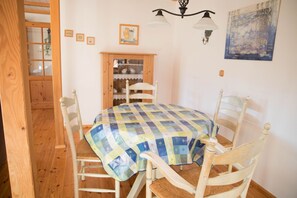 Essbereich im Wohnzimmer