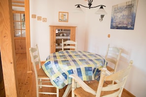 Essbereich im Wohnzimmer