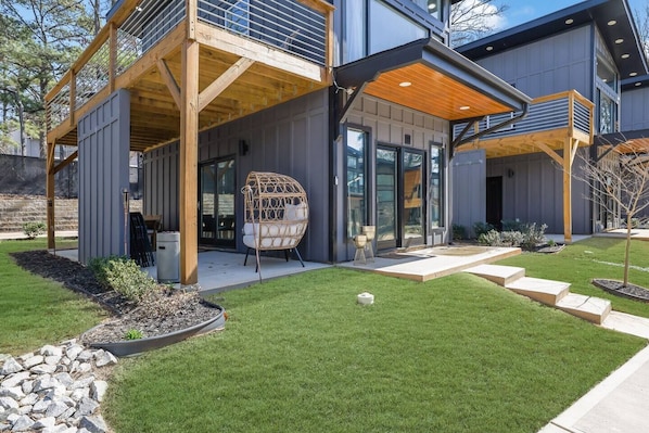 A business-friendly stay in a prime location!